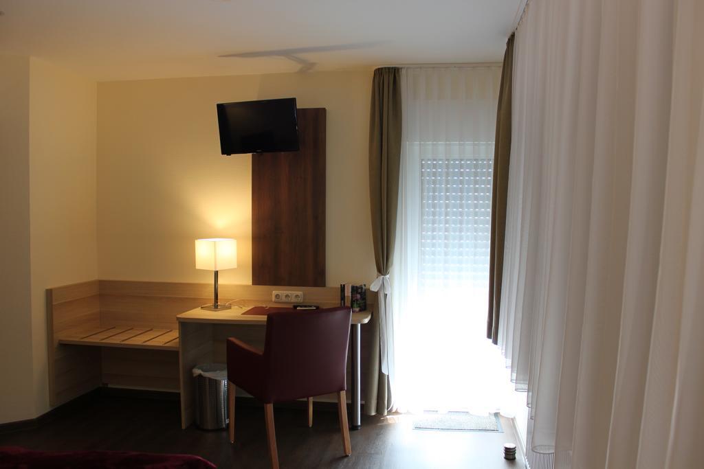 Gastehaus Anton Hotel Oberursel Esterno foto