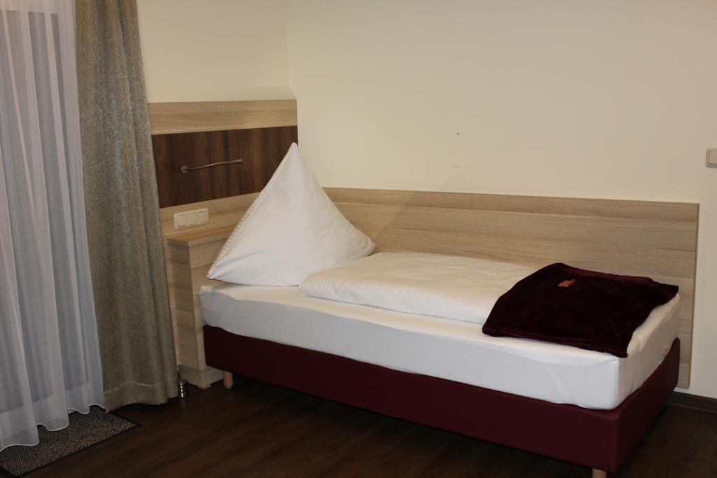 Gastehaus Anton Hotel Oberursel Esterno foto