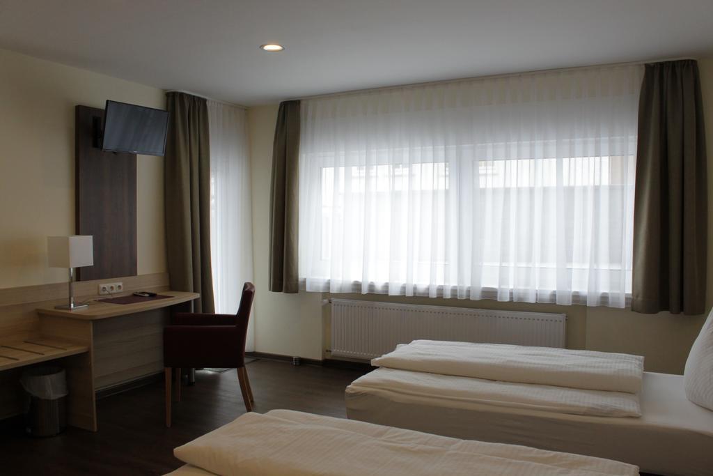 Gastehaus Anton Hotel Oberursel Esterno foto